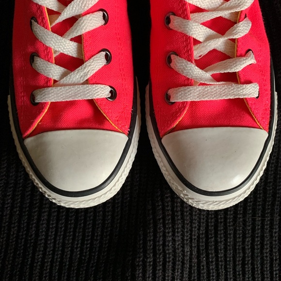 Like new Converses - Picture 4 of 8